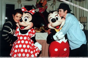  Hanging Out With Mickey And Minnie