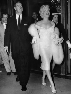  Marilyn And saat Husband, Joe DiMaggio