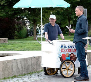  Prison Break Season 5 - Finale - Michael buys his son an ice cream!! We would upendo to see this scene