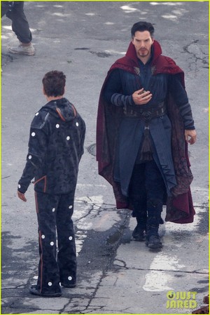  Robert Downey Jr. Films 'Avengers: Infinity War' with Benedict Cumberbatch - New Set Photos!