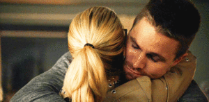 olicity hugs + oliver’s face