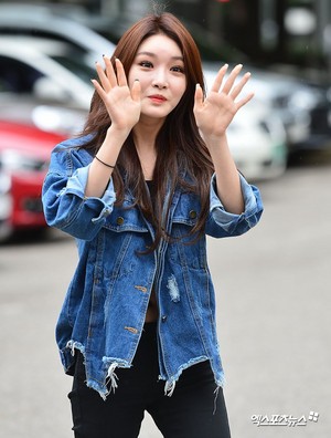  Chungha @ KBS Building for 'Immortal Songs' recording