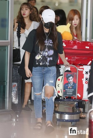  Apink @ Gimpo Airport returning from Japan