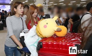Apink @ Gimpo Airport returning from Japan