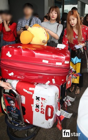  Apink @ Gimpo Airport returning from Japon