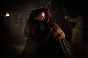  Arya and Sansa 7x04 - The Spoils of War