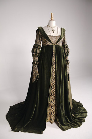  Baroness Rodmilla de Ghent's fancy green áo choàng