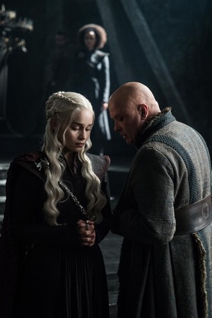  Daenerys Targaryen and Varys 7x03 - The Queen's Justice