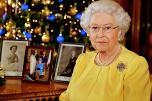  HRM क्वीन Elizabeth II