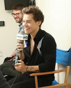  Harry on the Elvis Duran tampil