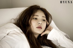  HyunA 6th Mini Album 'Following' dyaket Shooting Behind