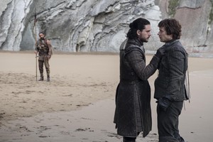  Jon Snow and Theon Greyjoy in 'The Spoils of War'