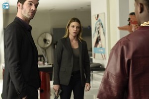  Lucifer and Chloe in 'Pilot'