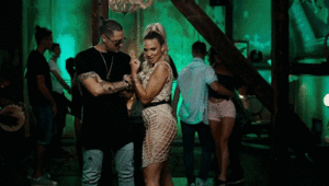  Milica Todorović in “Ljubi me budalo” musik video