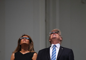  President Trump 查看 The Eclipse From The White House - August 21, 2017