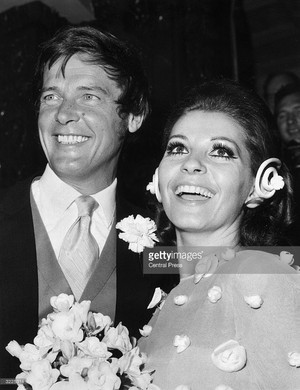  Roger And Luisa On Their Wedding दिन 1969