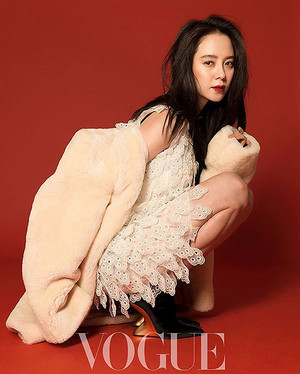  SONG JI HYO IS THE LADY IN RED ON COVER OF TAIWAN VOGUE FOR SEPTEMBER 2017