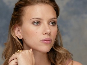 Scarlett Johansson  25 
