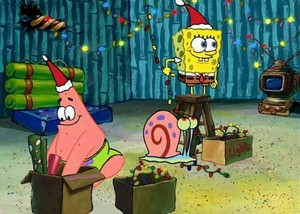  Spongebob, Patrick and Gary decorating for krisimasi