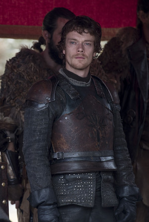  Theon Greyjoy in 'The Dragon and the Wolf'