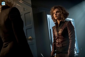  4x03 - They Who Hide Behind Masks - Selina