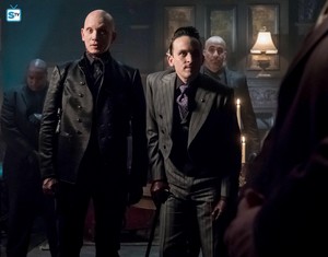  4x04 - The Demon's Head - Zsasz and pinguin