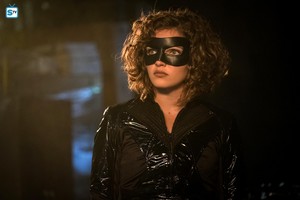  4x07 - A araw in The Narrows - Selina