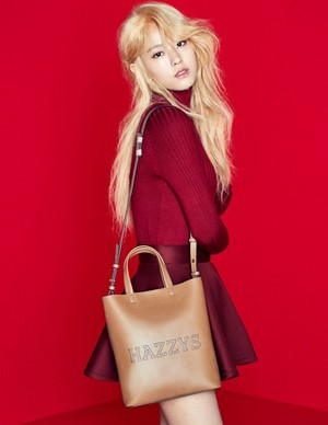  AOA's Seolhyun for Hazzys Accessories 17FW Collection