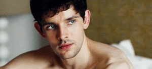  Colin मॉर्गन Shirtless In The Fall