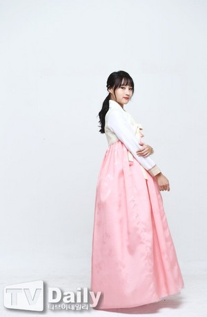  Dreamcatcher Hanbok Interview with TVDaily - Siyeon