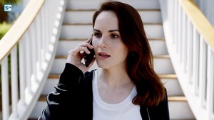  Good Behavior "The ハート, 心 Attack Is the Best Way" (2x01) promotional picture