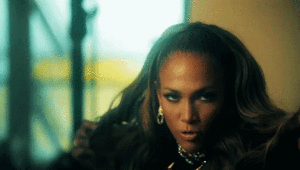  Jennifer Lopez in “Ni tú ni yo” musique video