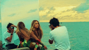  Jennifer Lopez in “Ni tú ni yo” 音楽 video