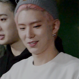 Kihyun with ピンク Hair