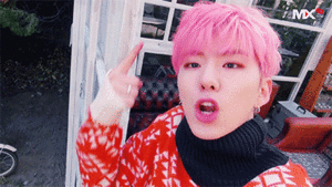  Kihyun with merah jambu Hair