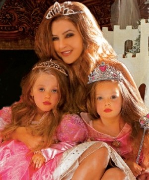  Lisa Marie And The Twins