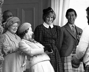  クイーン Elizabeth II & Princess Diana