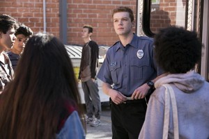  Shameless "We Become What We...Frank" (8x01) promotional picture