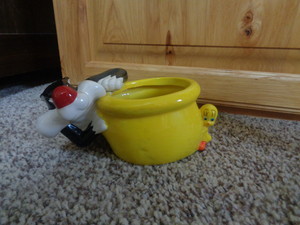  Sylvester and Tweety ceramic pot 1