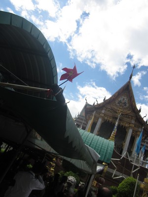  miss la sen lucky pinwheels in Wat Hualampong