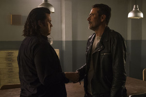  Jeffrey Dean morgan as Negan in 8x07 'Time For After'