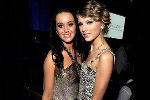  KATY PERRY VS TAYLOR schnell, swift