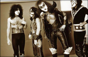  Kiss ~Hollywood, California...August 25, 1974