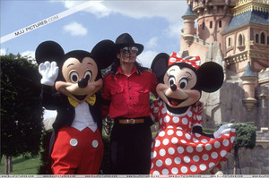  Michae Jackson With Mickey And Minnie