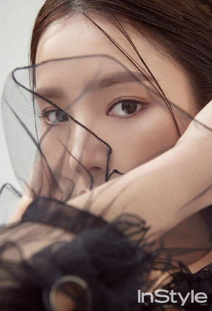  SHIN SE KYUNG COVERS DECEMBER 2017 INSTYLE