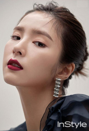  SHIN SE KYUNG COVERS DECEMBER 2017 INSTYLE