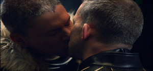  Wentworth Miller and Russell Tovey share a キッス on The Flash
