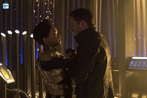  1x13 - "What's Past Is Prologue" - Promotional 写真