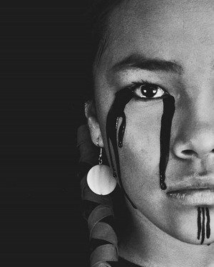  Autumn Peltier picha kwa Native American photographer Linda Roy