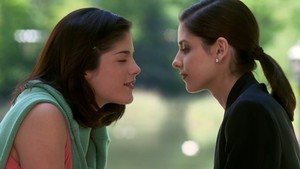  Cruel Intentions- Cecile and Kathryn Kiss